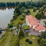 Semesterbostad U Zuzanny - Dom Z Prywatnym Jeziorem